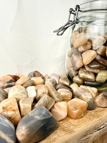 Moonstone Tumblestone - India - 20-30mm