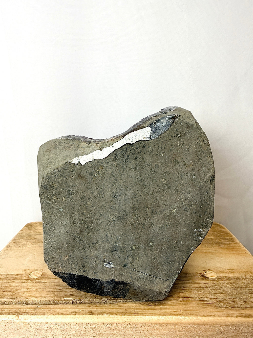 Uruguayan Polished Edge Amethyst Cut Base (#2)